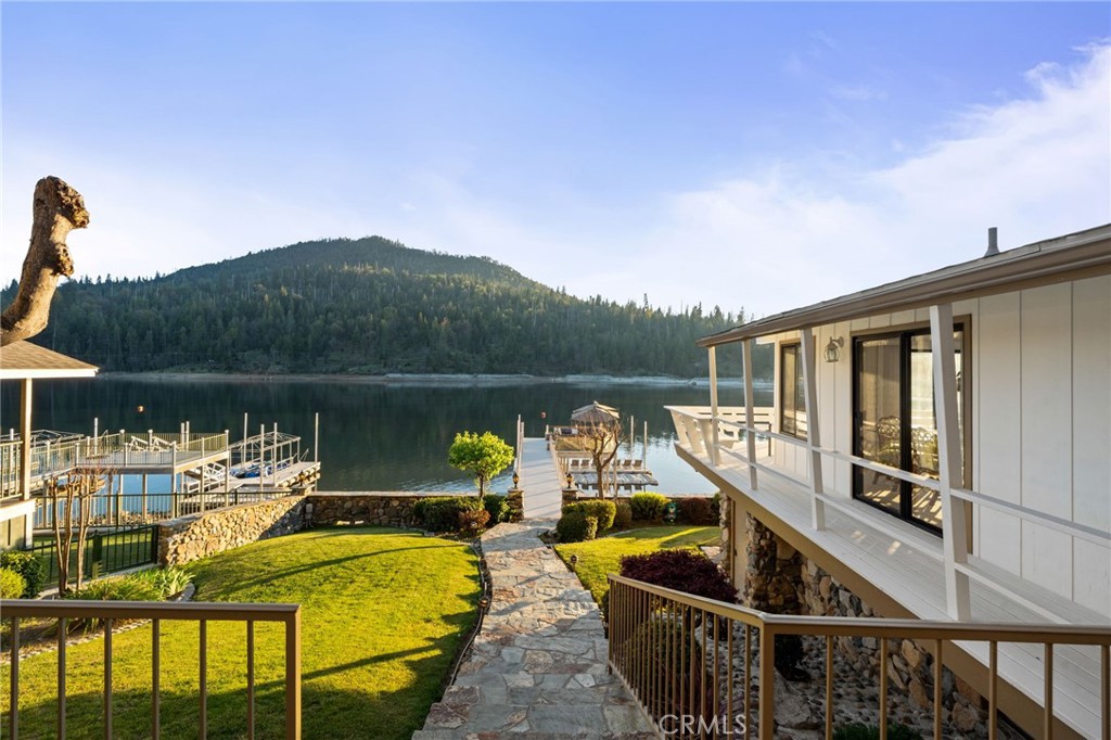 39118 Lake Dr, Bass Lake, CA 93604