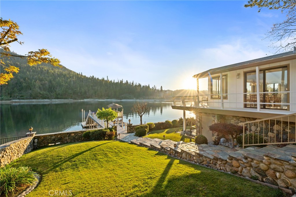 39118 Lake Dr, Bass Lake, CA 93604