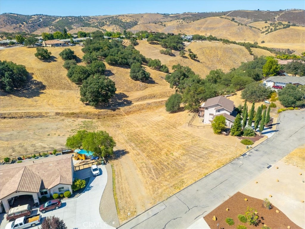 9850 Bluegill Dr, Paso Robles, CA 93446