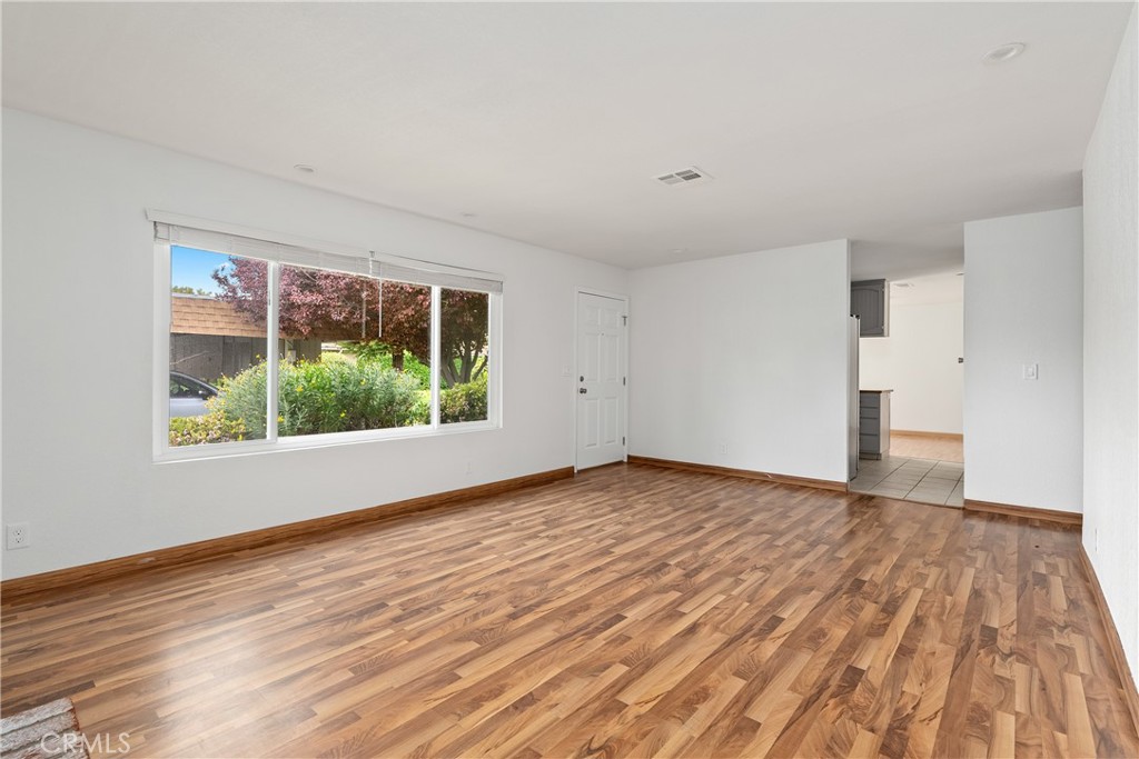 18 Flag Way, Paso Robles, CA 93446