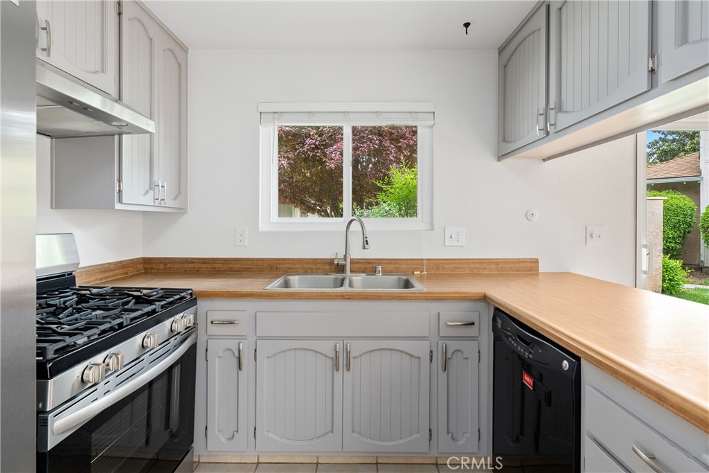 18 Flag Way, Paso Robles, CA 93446