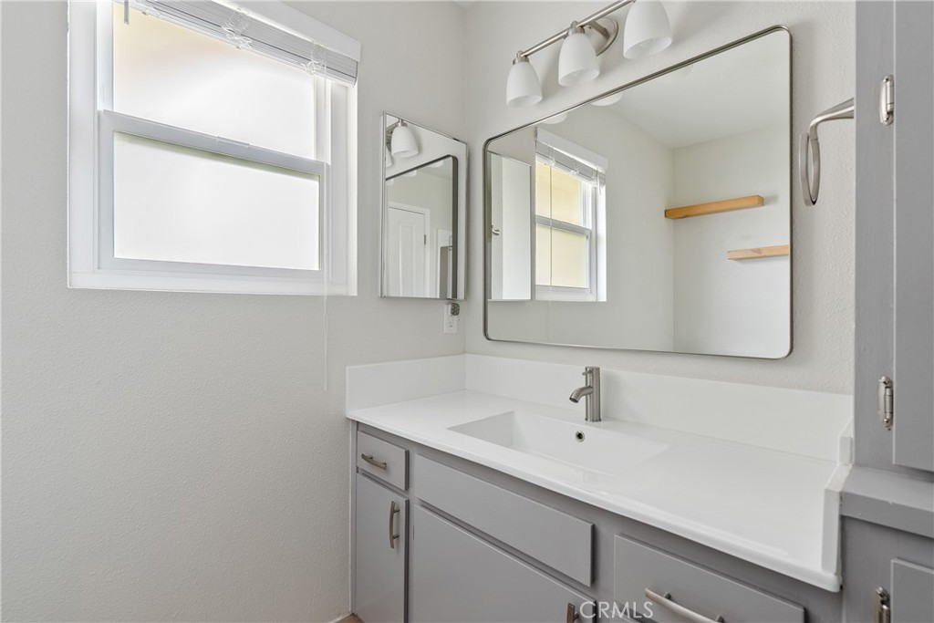 18 Flag Way, Paso Robles, CA 93446