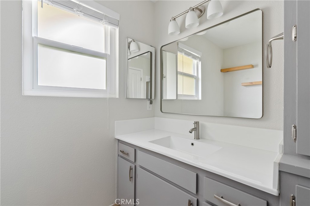 18 Flag Way, Paso Robles, CA 93446