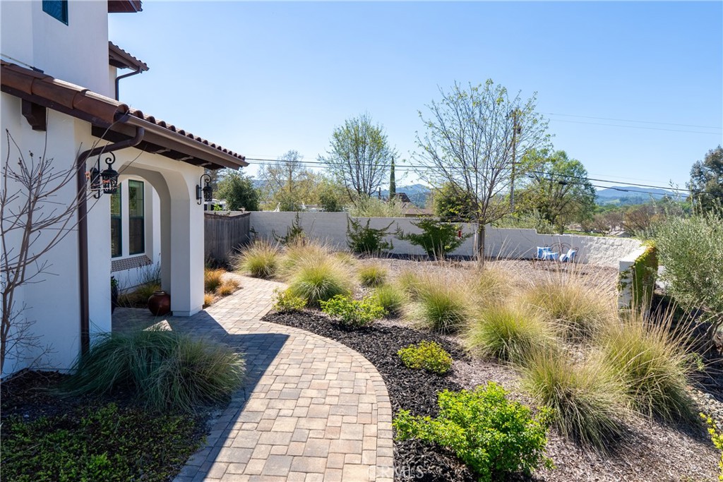 9300 Via Castillo, Atascadero, CA 93422