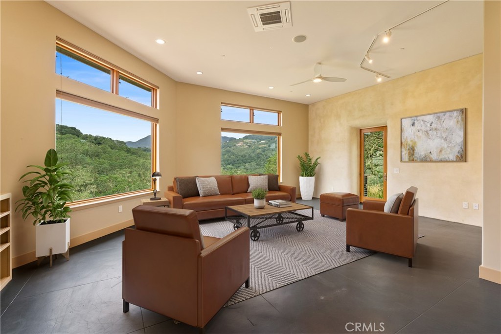 8140 Castenada Ln, Atascadero, CA 93422