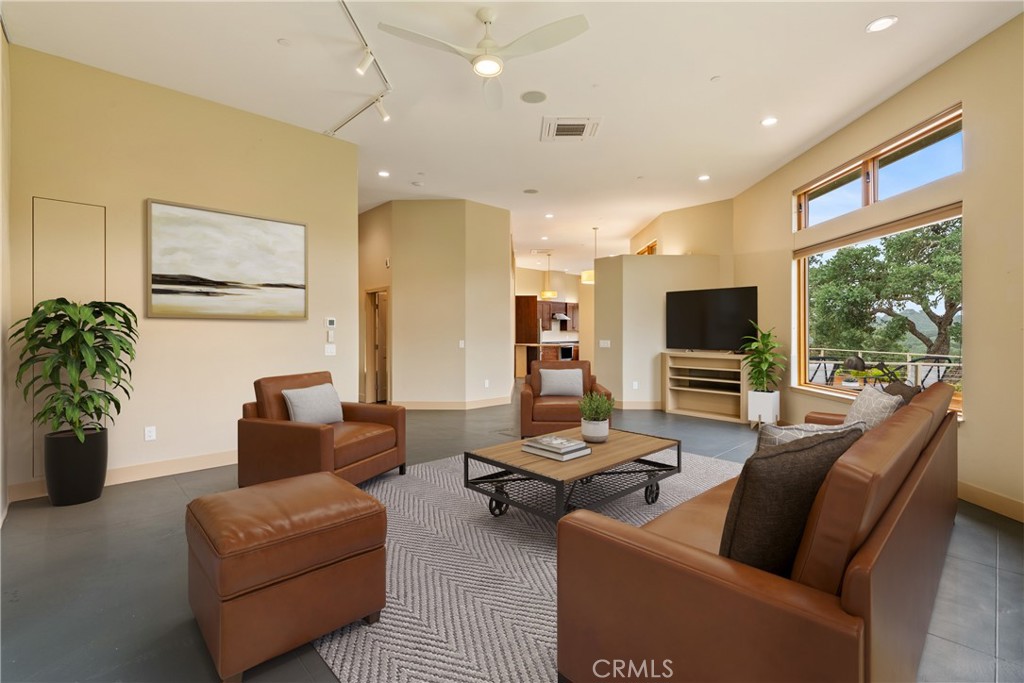 8140 Castenada Ln, Atascadero, CA 93422