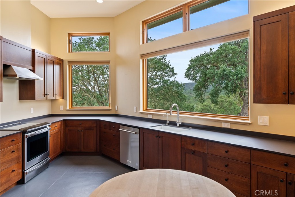 8140 Castenada Ln, Atascadero, CA 93422