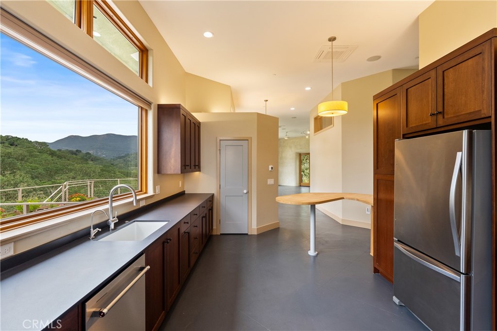 8140 Castenada Ln, Atascadero, CA 93422