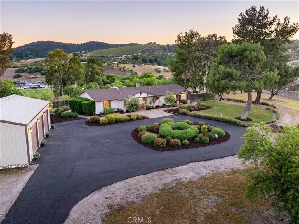 1015 Lost Springs, Paso Robles, CA 93446