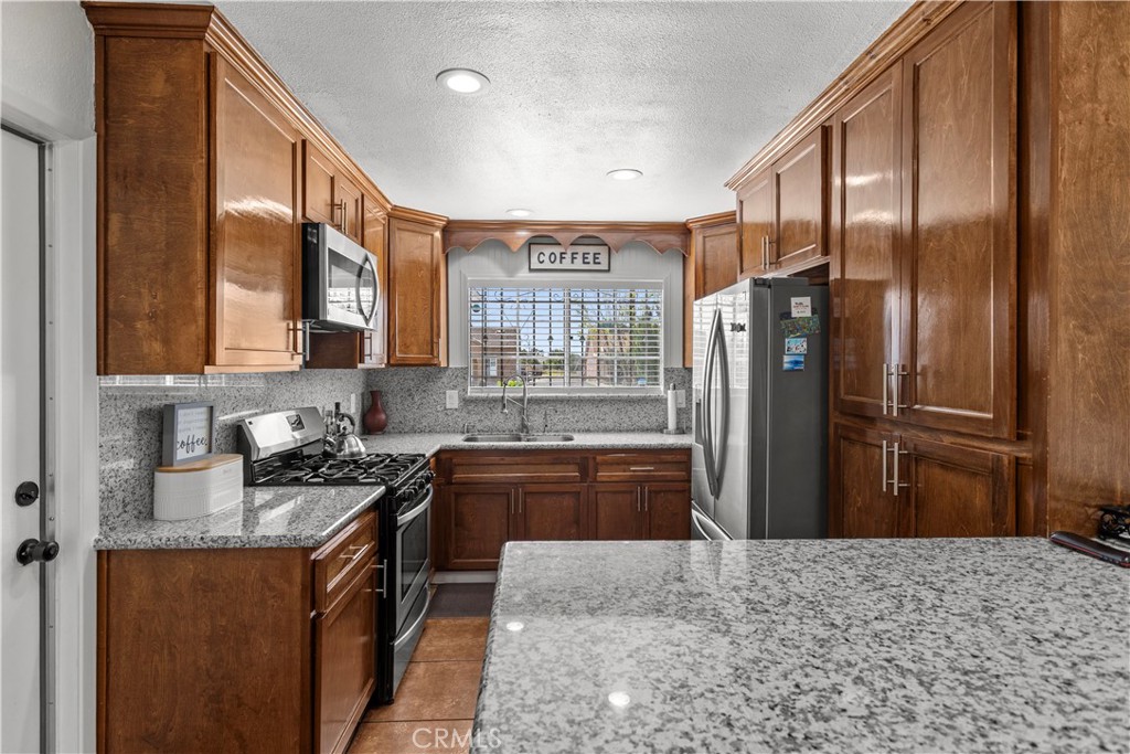 2214 Quincy, Delano, CA 93215