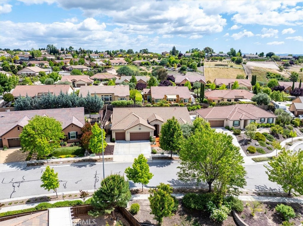 204 Victoria Ct, Paso Robles, CA 93446