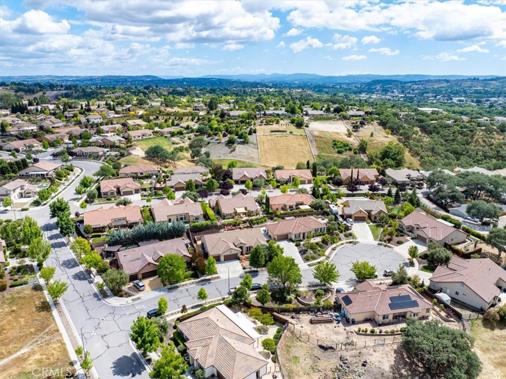 204 Victoria Ct, Paso Robles, CA 93446