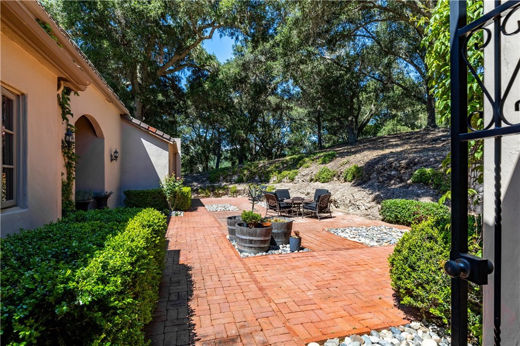 810 Dove Pond, Templeton, CA 93465