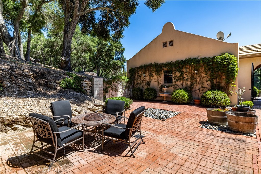 810 Dove Pond, Templeton, CA 93465