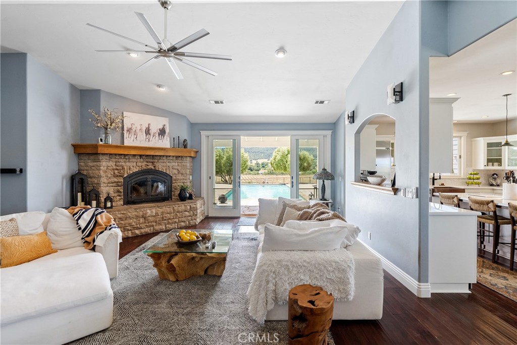 2325 Bella Tierra, Paso Robles, CA 93446