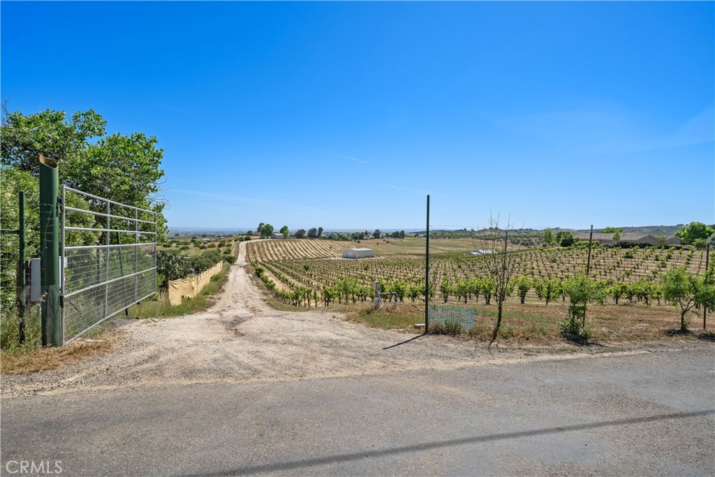 5720 Vista Serrano Way, Paso Robles, CA 93446