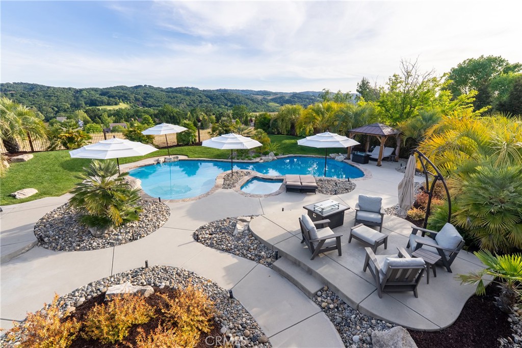 1579 Via Rojas, Templeton, CA 93465