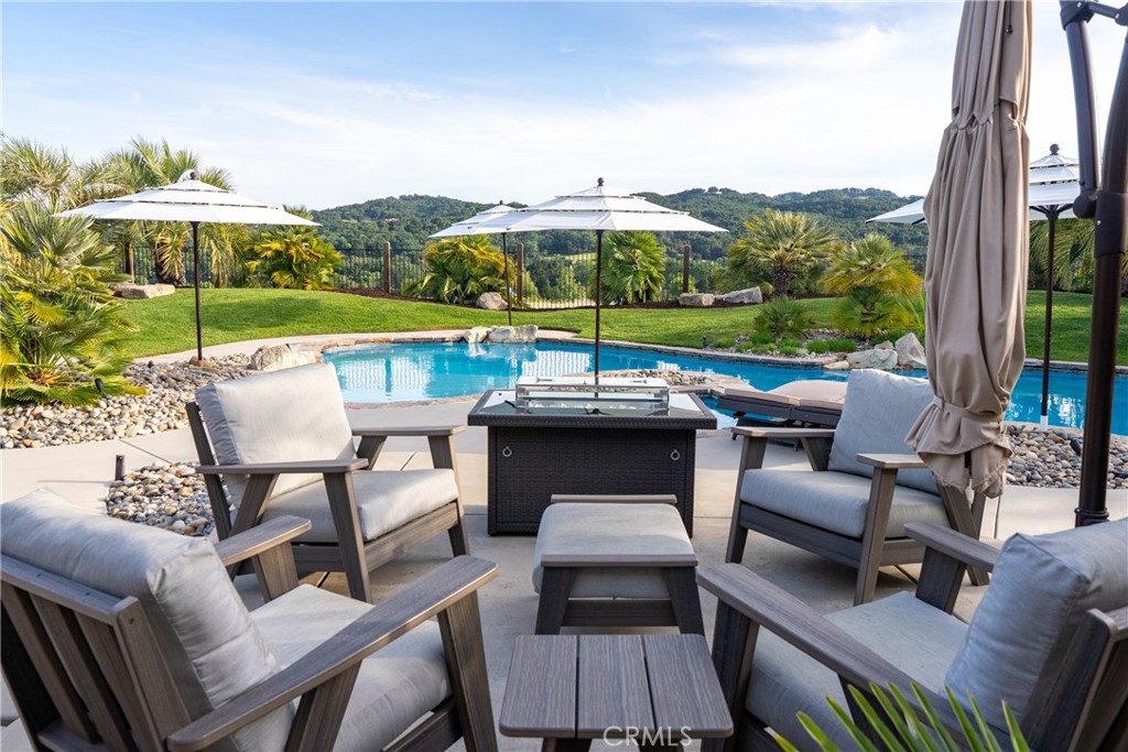 1579 Via Rojas, Templeton, CA 93465