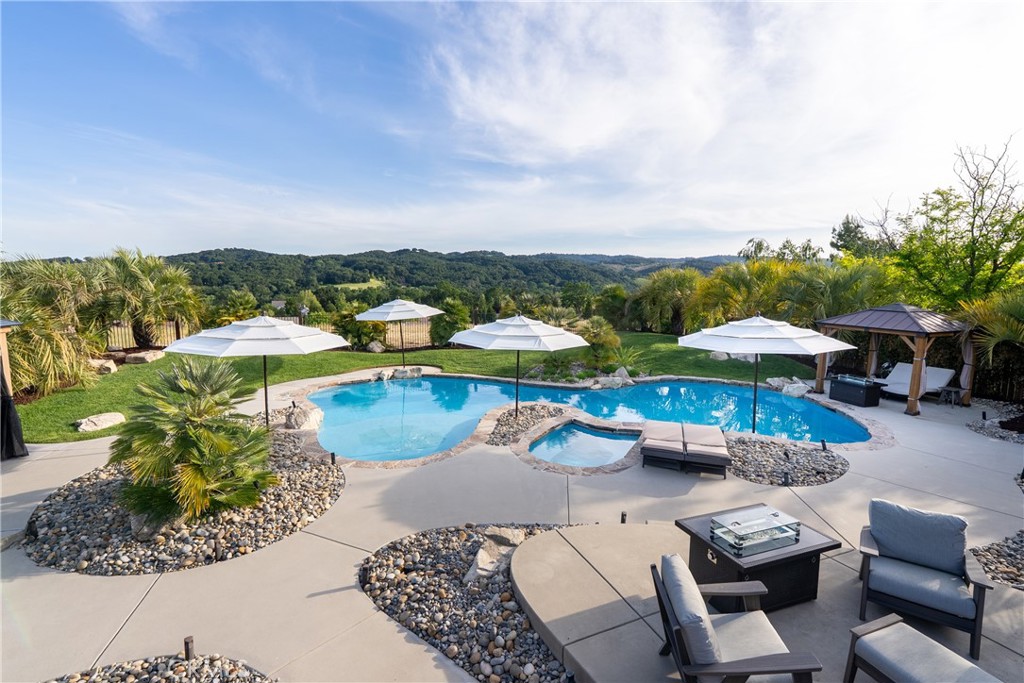 1579 Via Rojas, Templeton, CA 93465