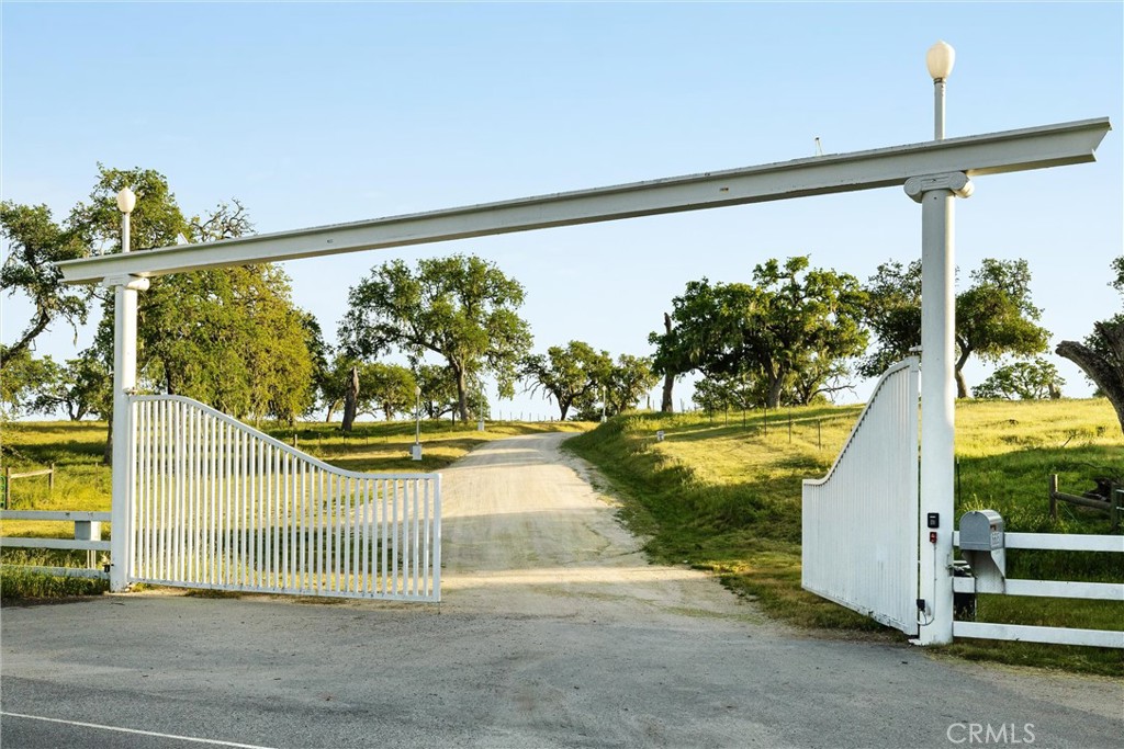 6685 El Pomar Dr, Templeton, CA 93465