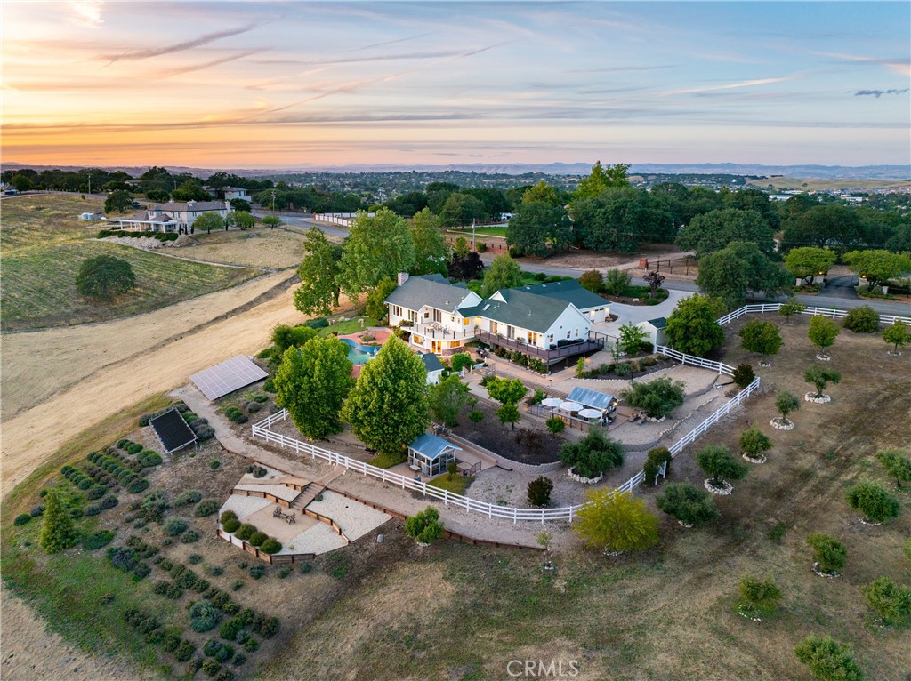 1885 Cumbre, Paso Robles, CA 93446