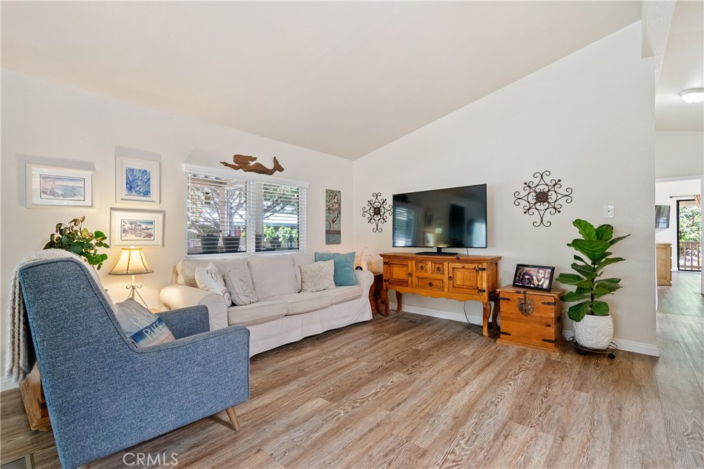 35 Via Santa Barbara, Paso Robles, CA 93446