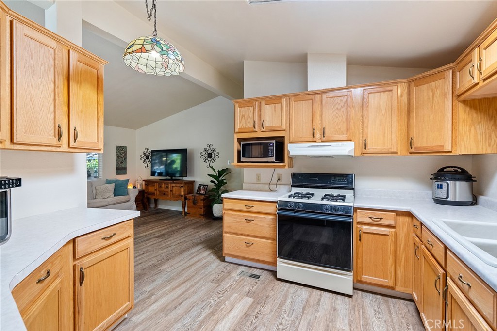 35 Via Santa Barbara, Paso Robles, CA 93446