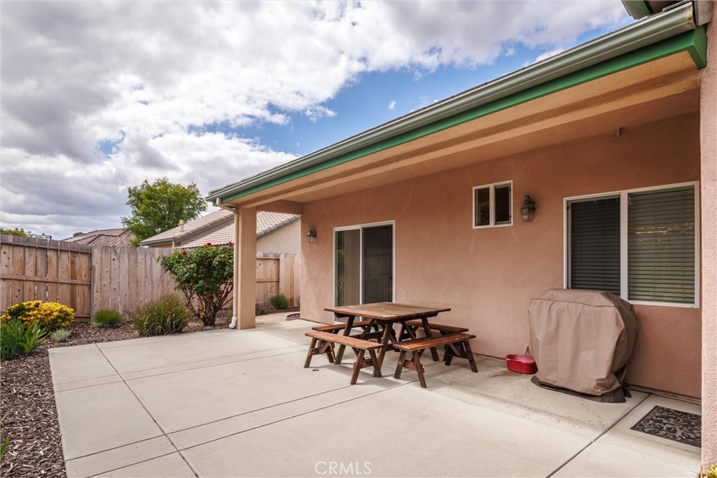 1411 Crown Way, Paso Robles, CA 93446