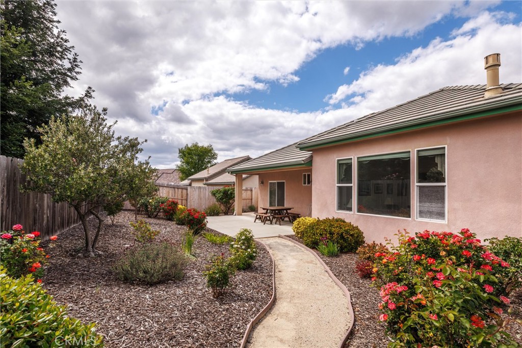 1411 Crown Way, Paso Robles, CA 93446