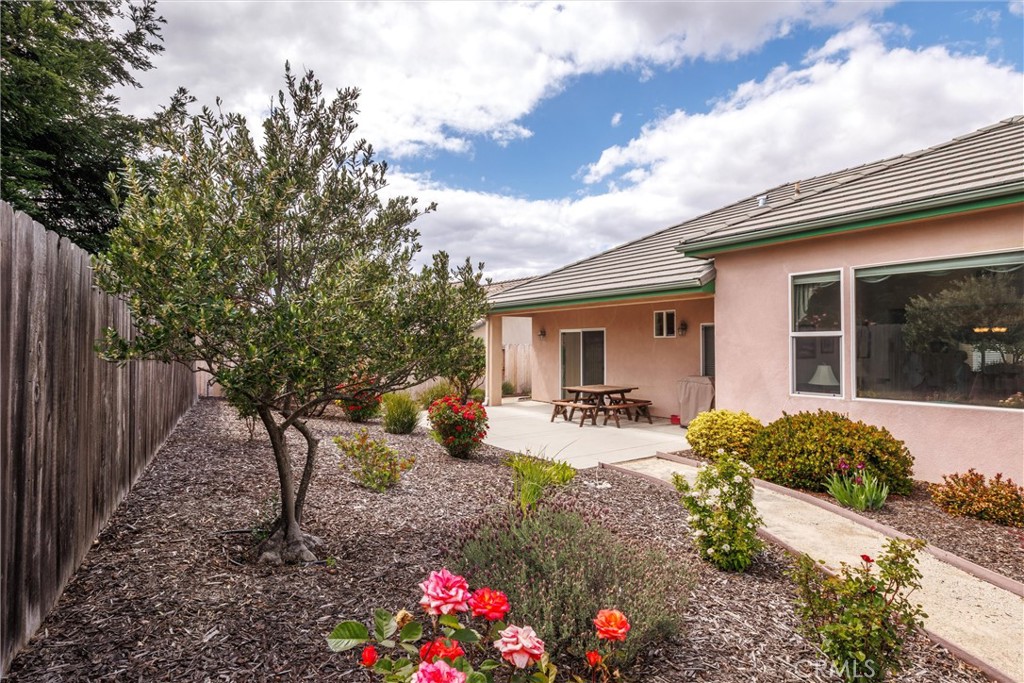 1411 Crown Way, Paso Robles, CA 93446