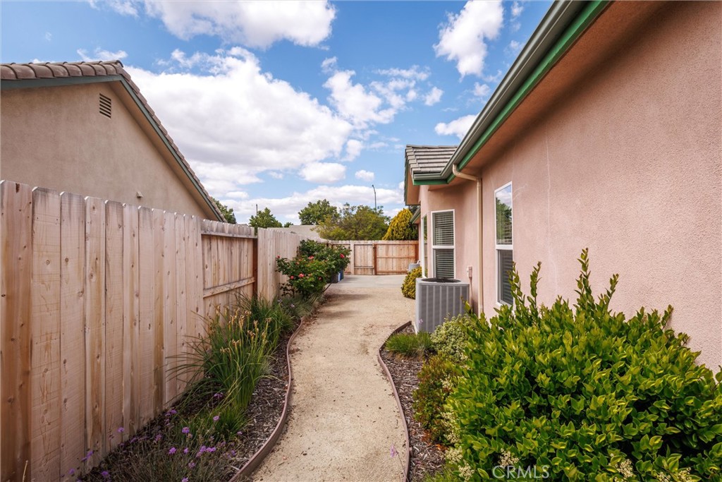 1411 Crown Way, Paso Robles, CA 93446
