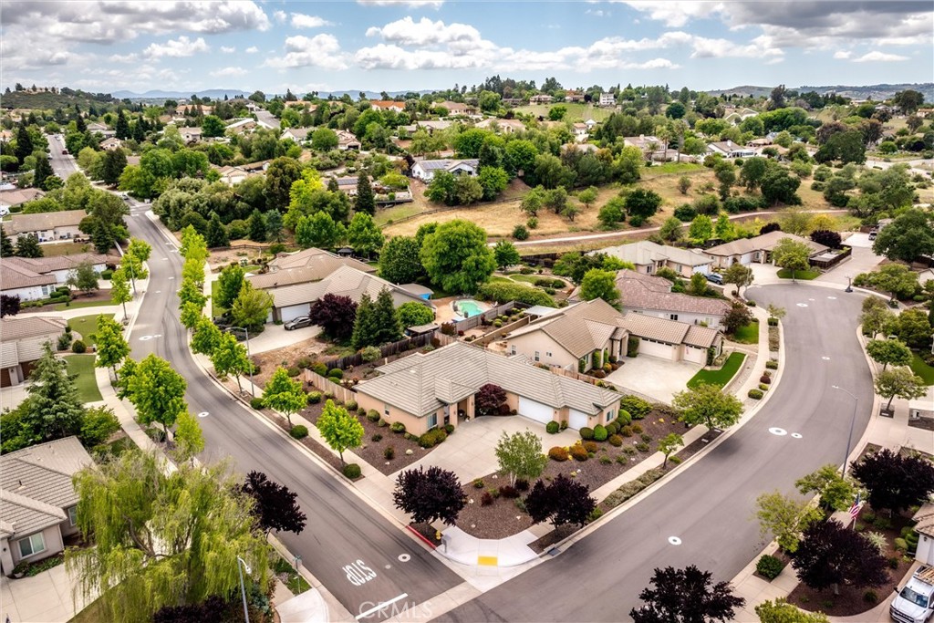 1411 Crown Way, Paso Robles, CA 93446