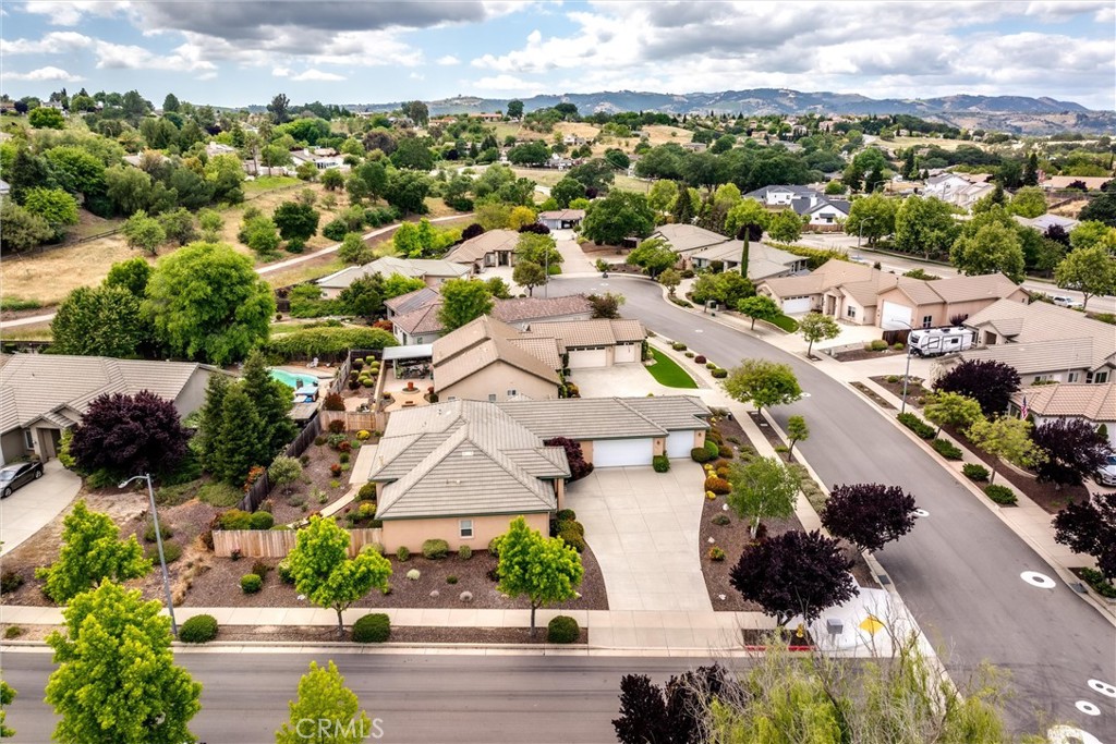 1411 Crown Way, Paso Robles, CA 93446