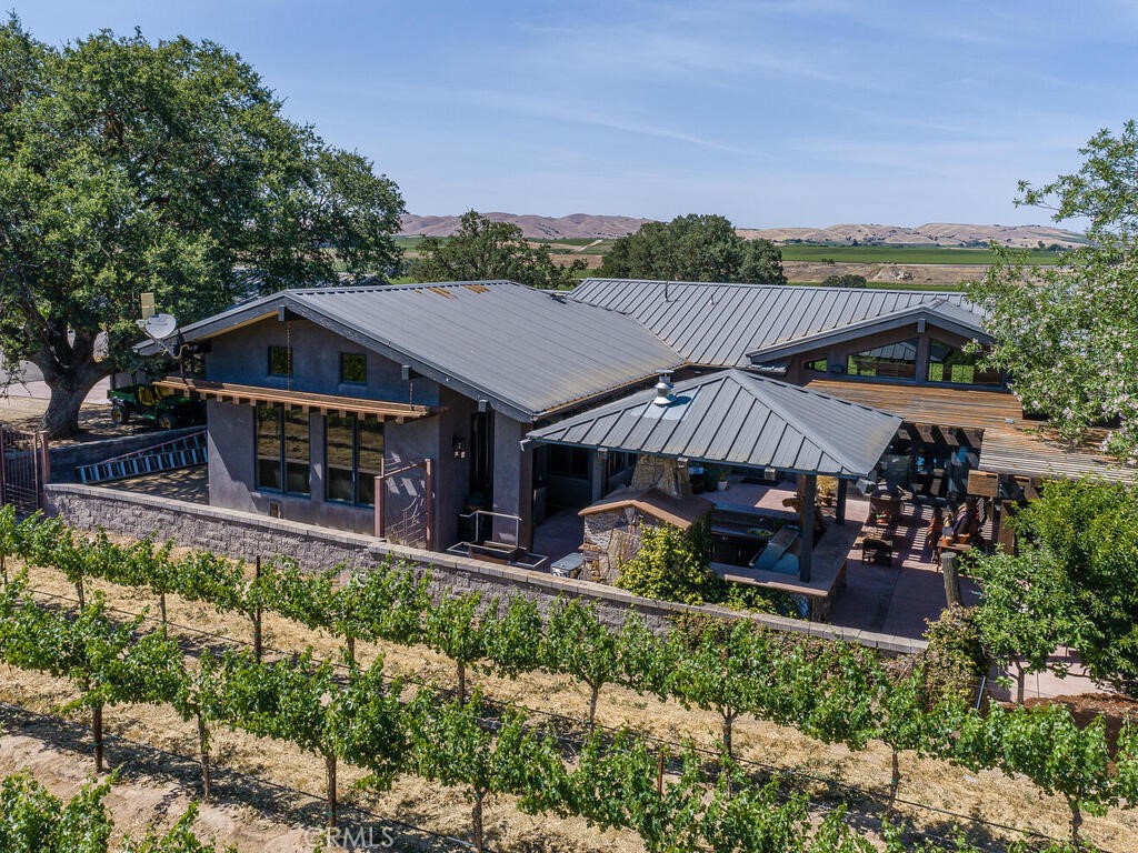 7790 Airport Rd, Paso Robles, CA 93446
