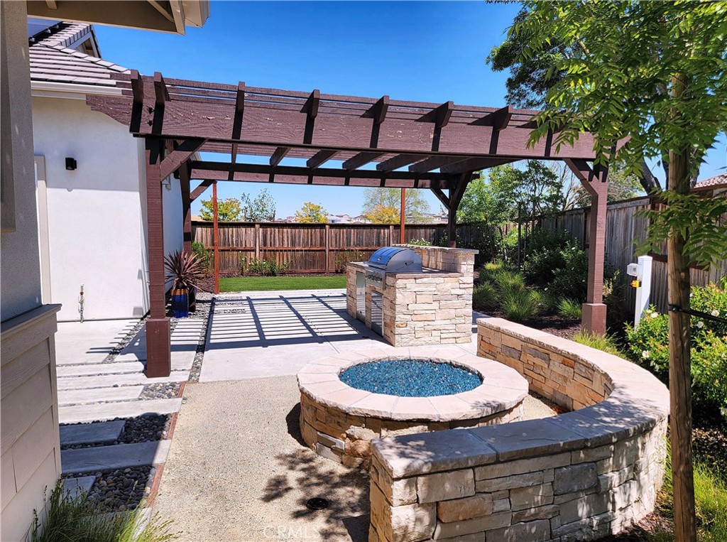 2339 Clubhouse Dr, Paso Robles, CA 93446