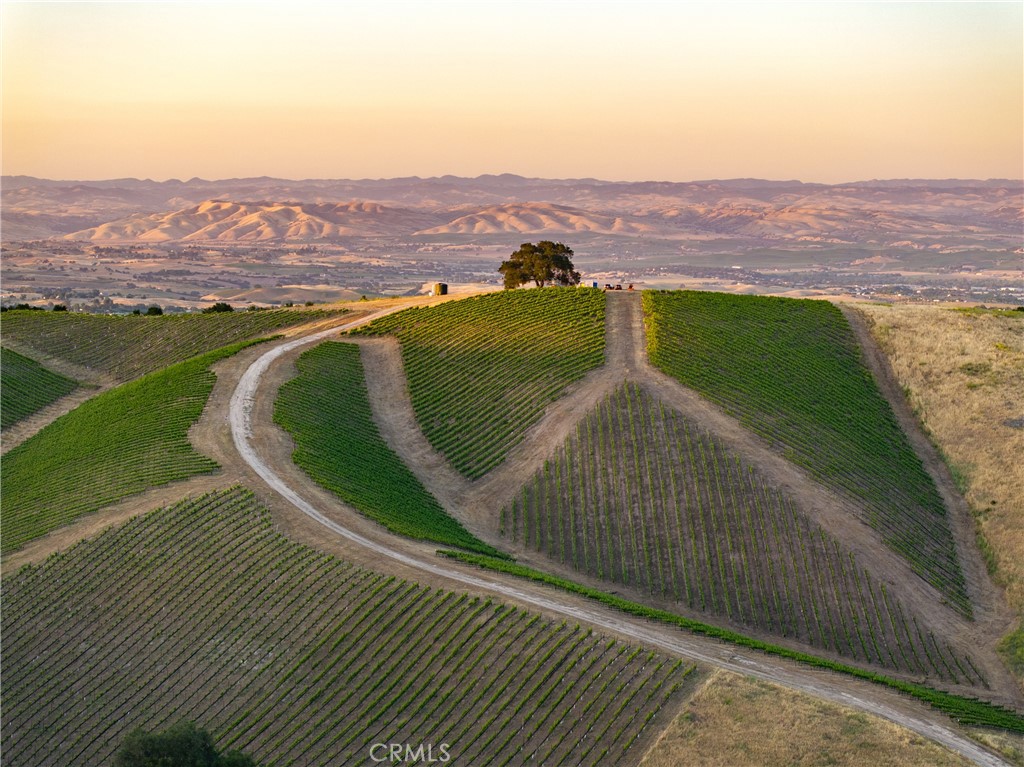 2762 Adelaida Rd, Paso Robles, CA 93446