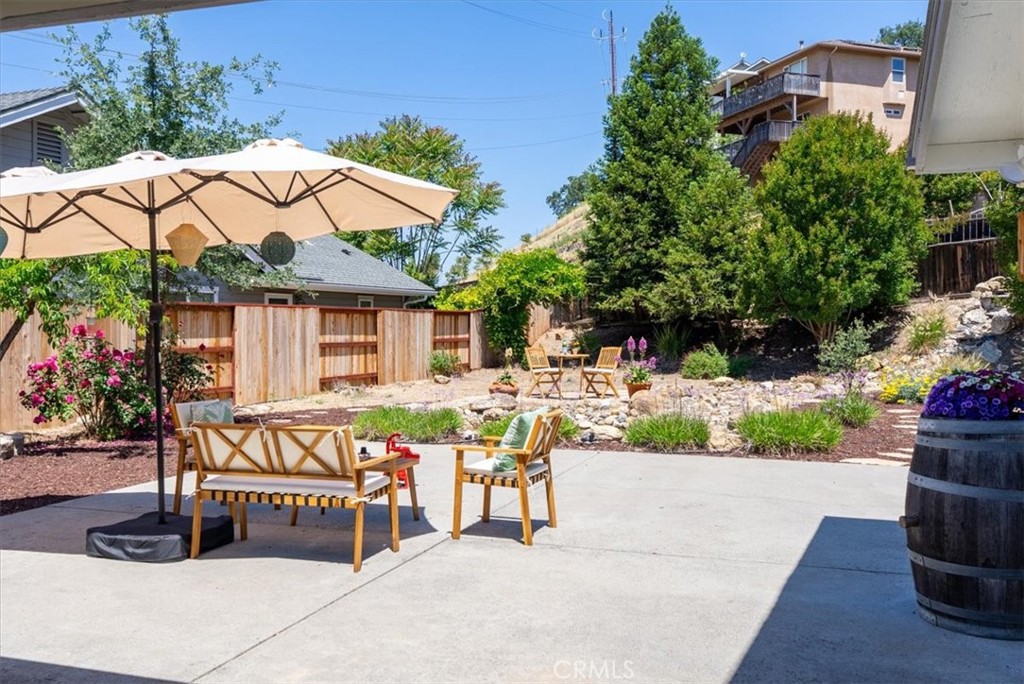 207 Navajo St, Paso Robles, CA 93446