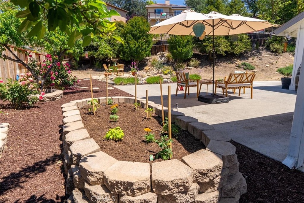 207 Navajo St, Paso Robles, CA 93446