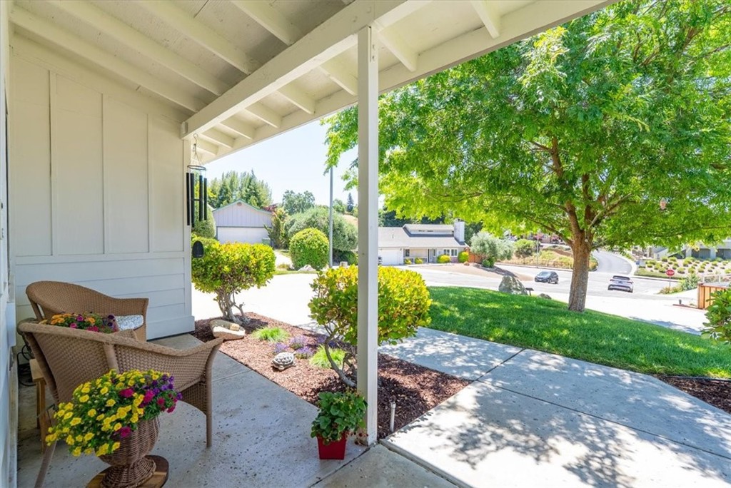207 Navajo St, Paso Robles, CA 93446