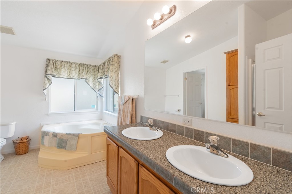 2726 Bridle Trail Ln, Paso Robles, CA 93446