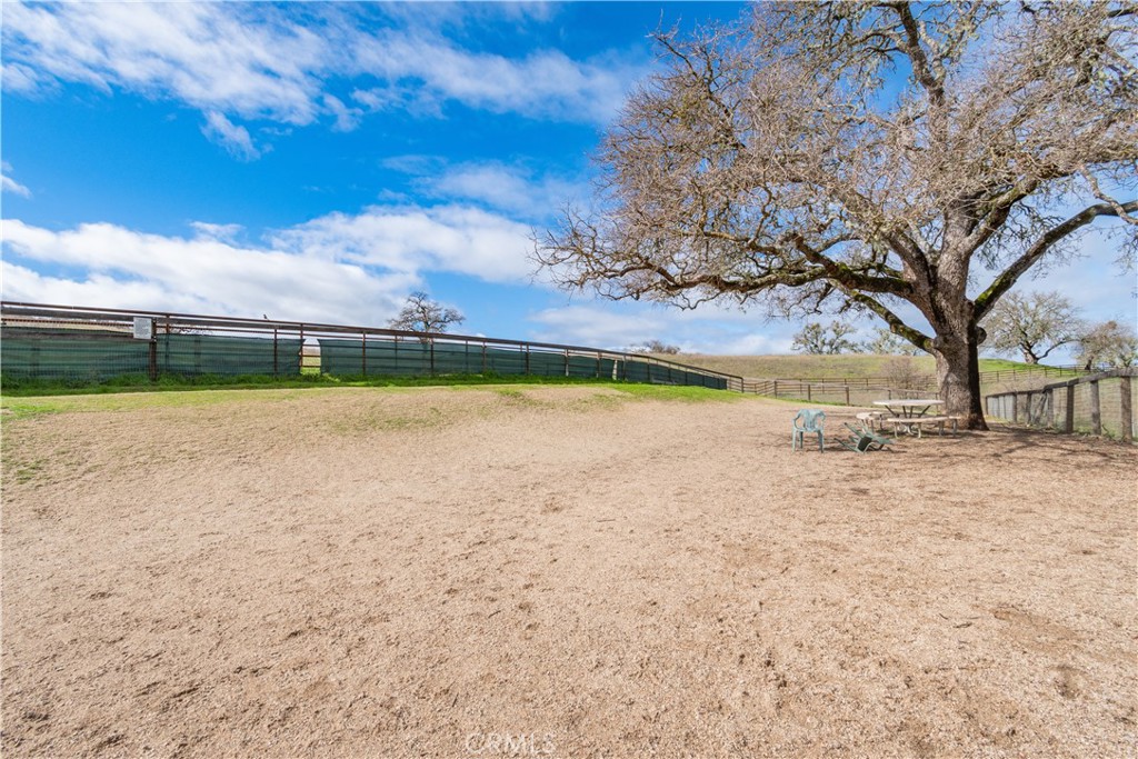 2726 Bridle Trail Ln, Paso Robles, CA 93446