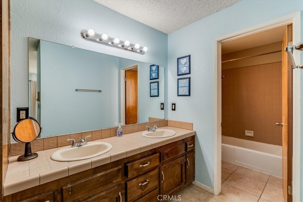 12 Green Ct, Paso Robles, CA 93446