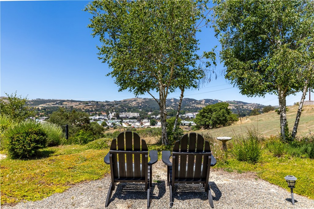 669 Red Cloud Rd, Paso Robles, CA 93446
