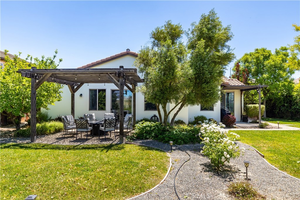 669 Red Cloud Rd, Paso Robles, CA 93446