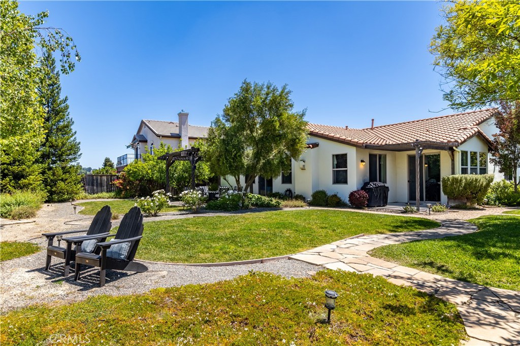 669 Red Cloud Rd, Paso Robles, CA 93446