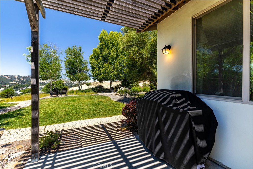 669 Red Cloud Rd, Paso Robles, CA 93446