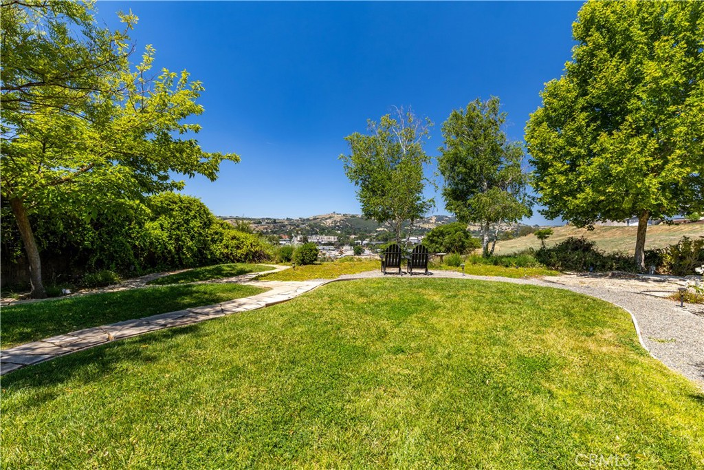 669 Red Cloud Rd, Paso Robles, CA 93446