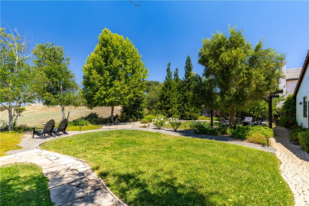 669 Red Cloud Rd, Paso Robles, CA 93446