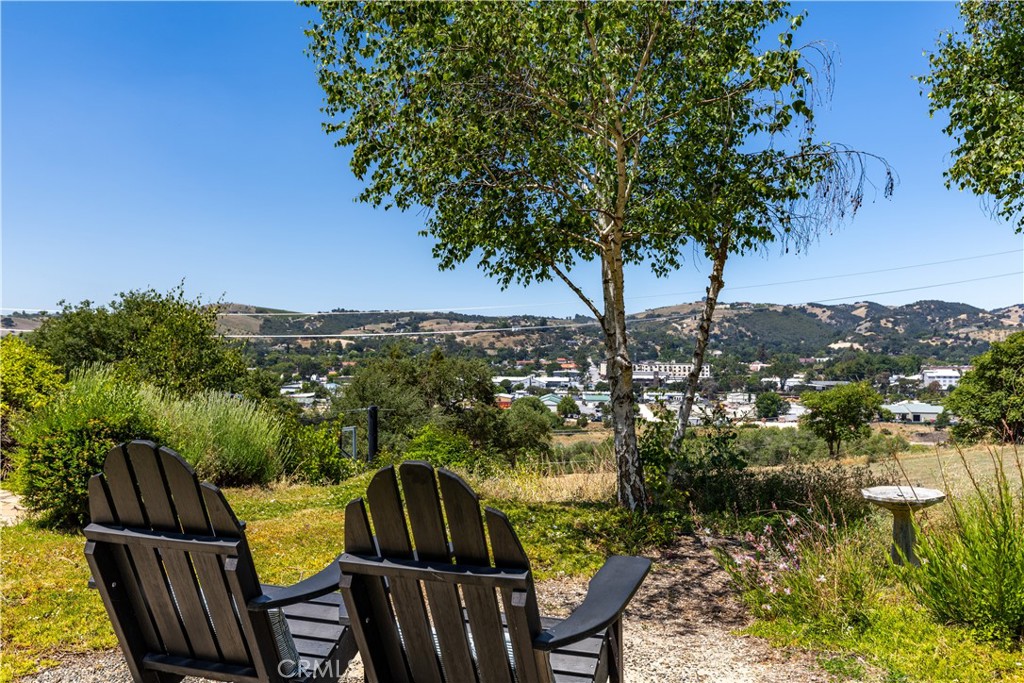 669 Red Cloud Rd, Paso Robles, CA 93446