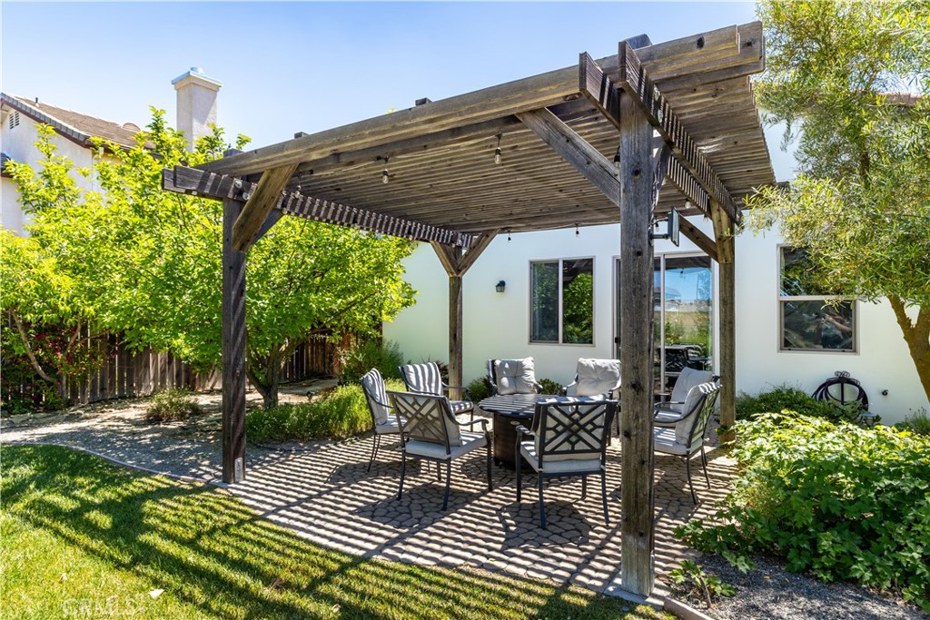 669 Red Cloud Rd, Paso Robles, CA 93446
